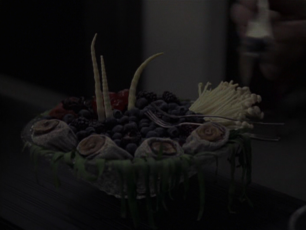 extant_StarTrek_VOY_6x18-AshesToAshes_01568.jpg
