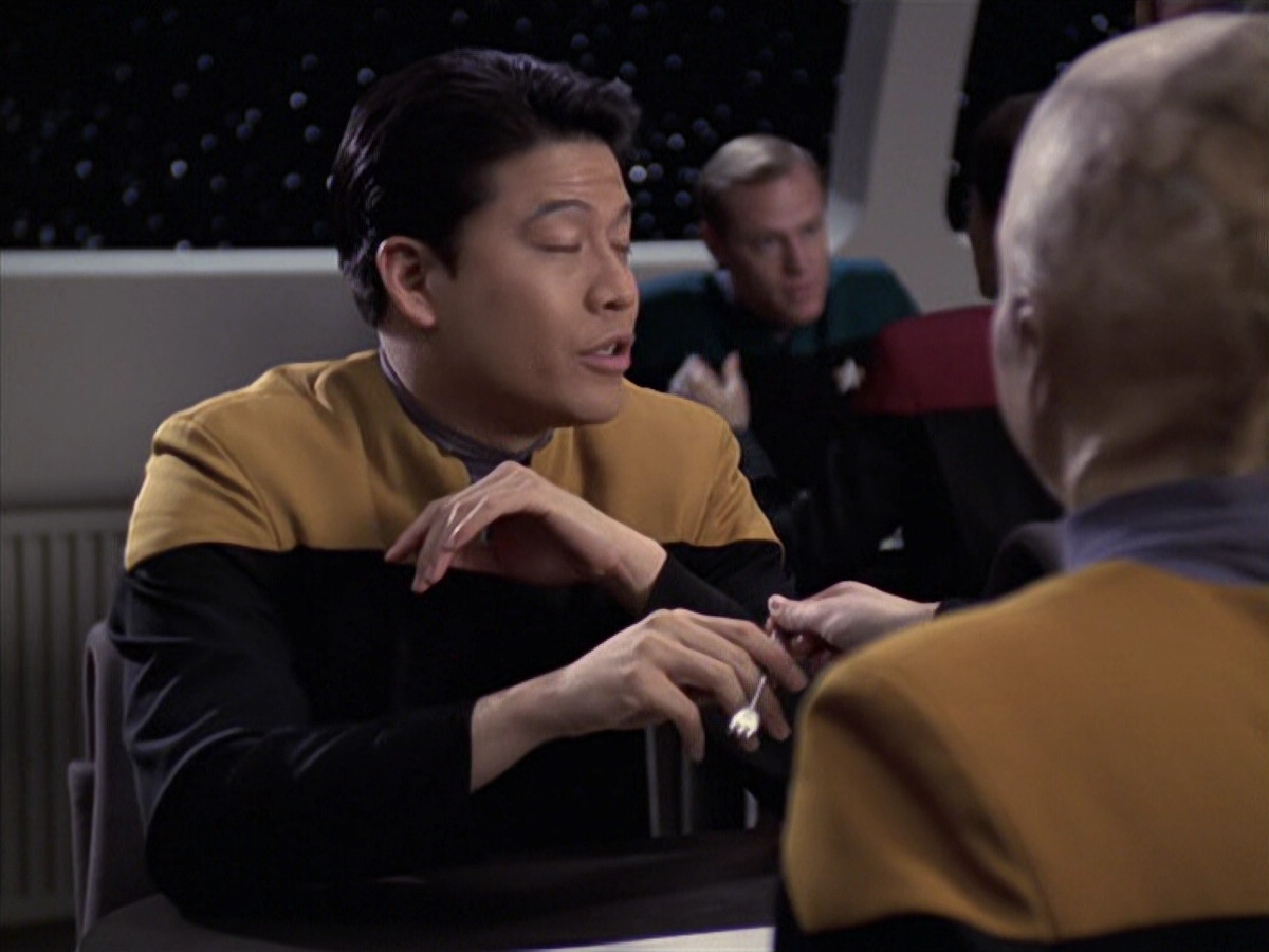 extant_StarTrek_VOY_6x18-AshesToAshes_01588.jpg