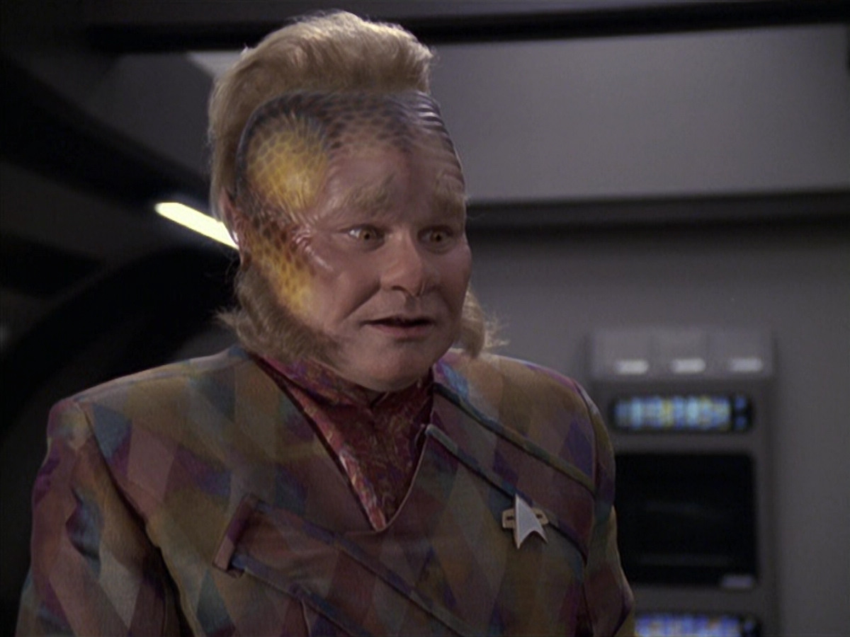 extant_StarTrek_VOY_6x18-AshesToAshes_01592.jpg