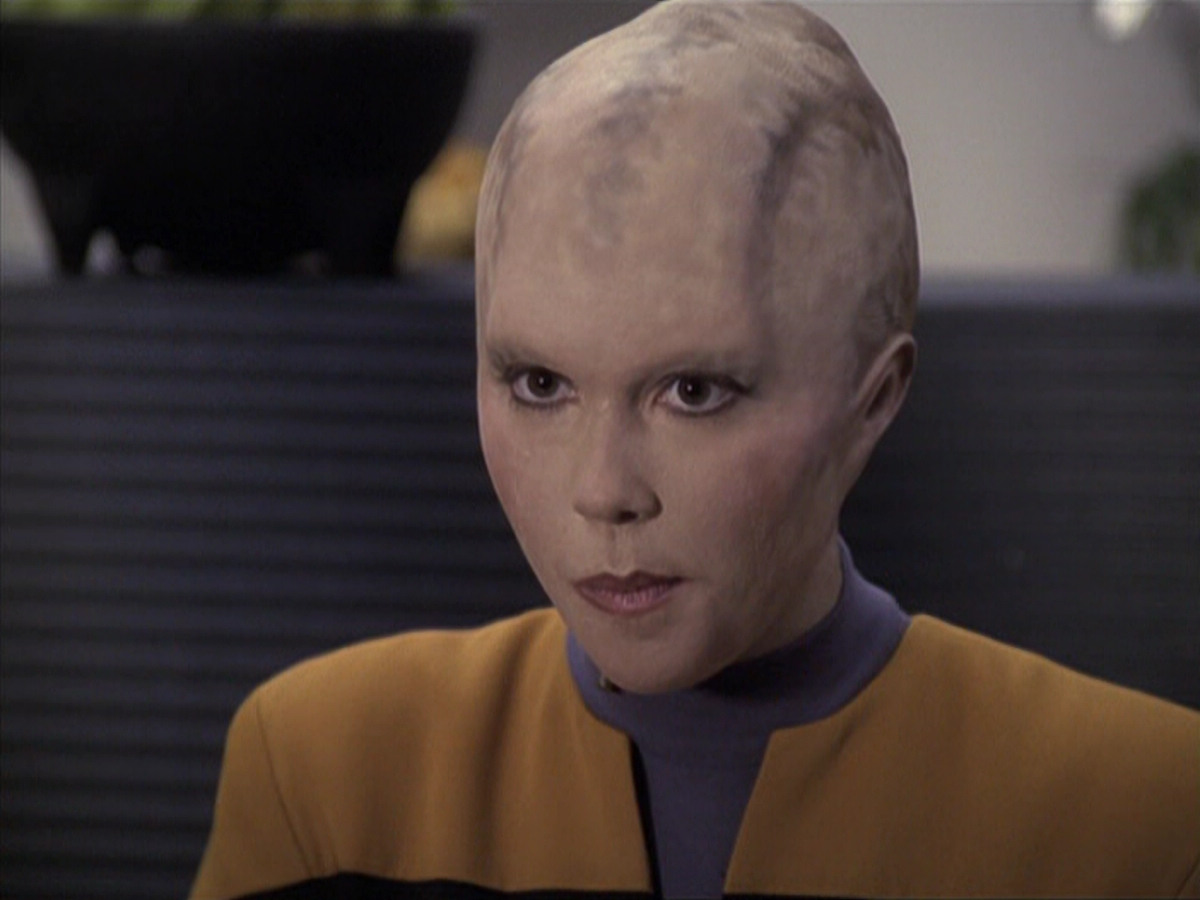 extant_StarTrek_VOY_6x18-AshesToAshes_01602.jpg