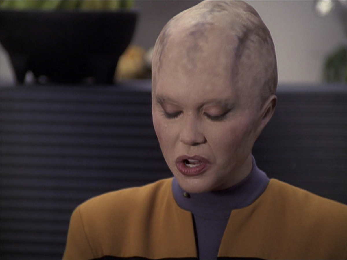 extant_StarTrek_VOY_6x18-AshesToAshes_01612.jpg