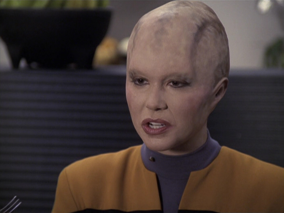 extant_StarTrek_VOY_6x18-AshesToAshes_01613.jpg
