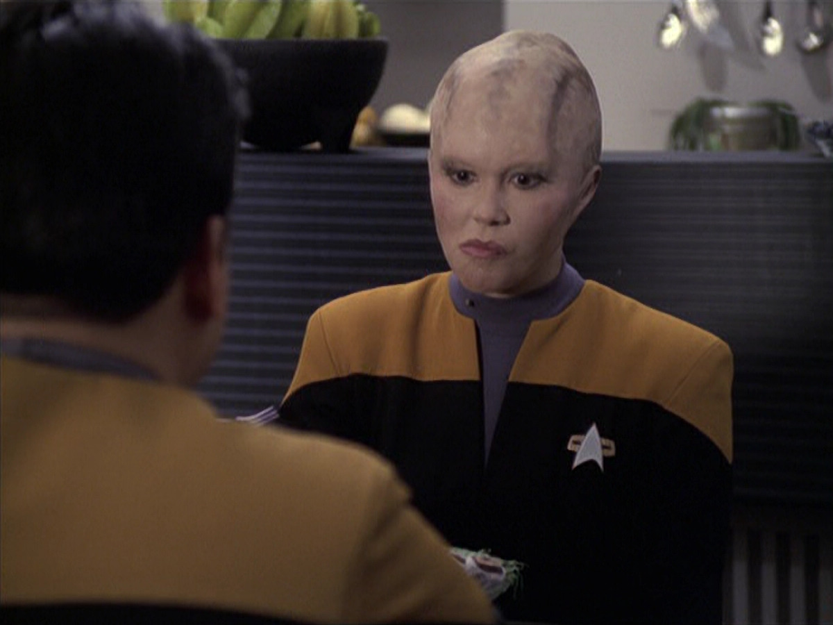 extant_StarTrek_VOY_6x18-AshesToAshes_01626.jpg