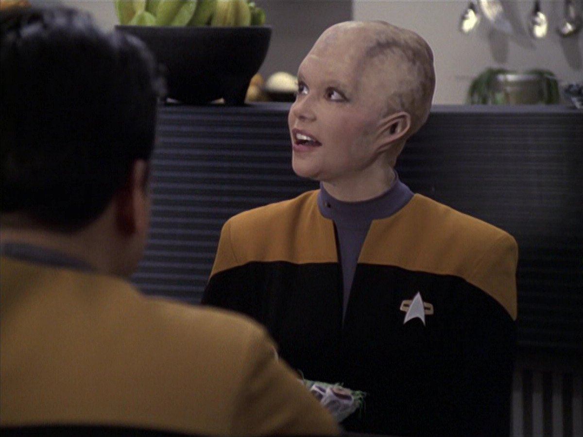 extant_StarTrek_VOY_6x18-AshesToAshes_01634.jpg