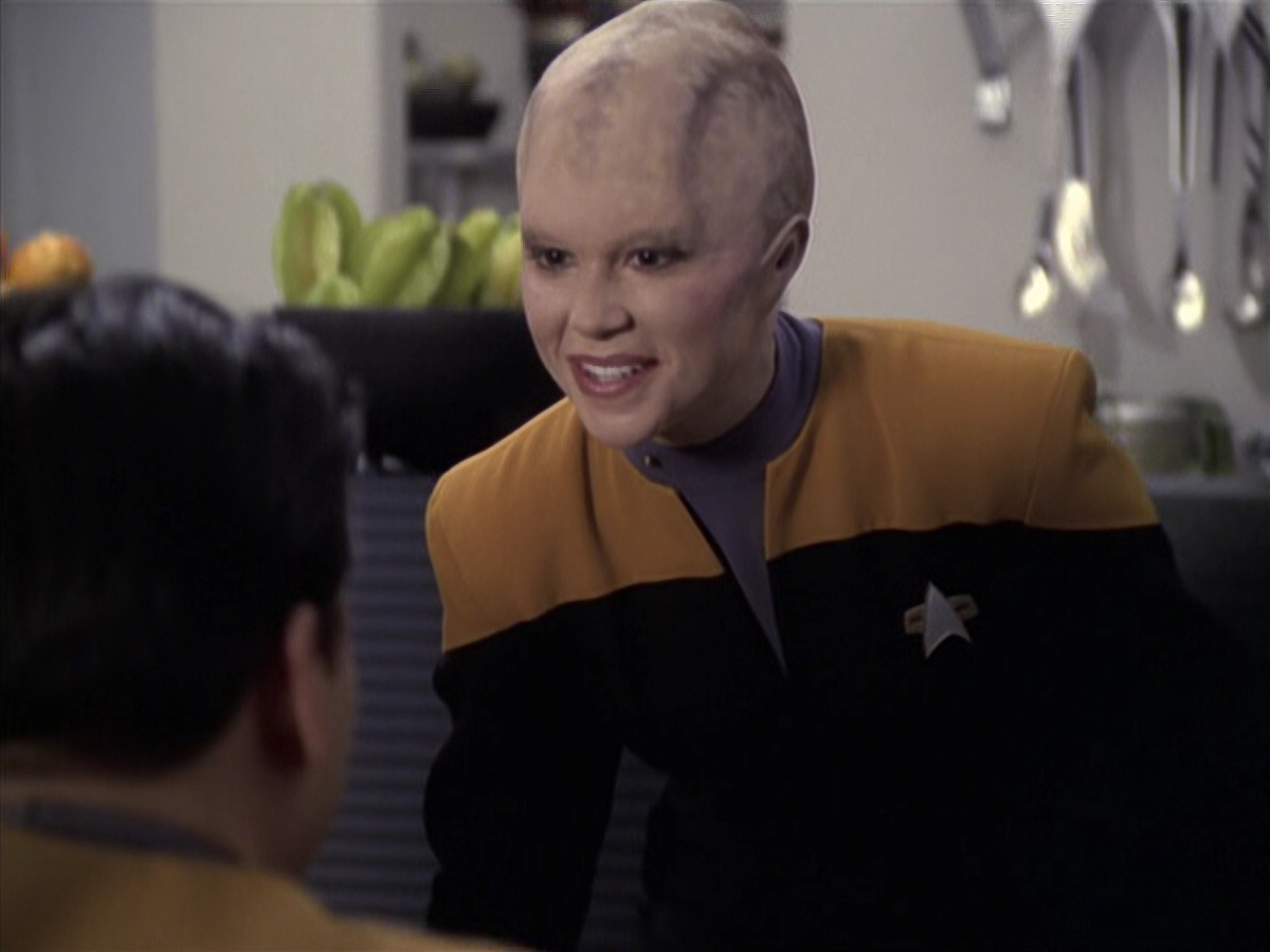extant_StarTrek_VOY_6x18-AshesToAshes_01638.jpg