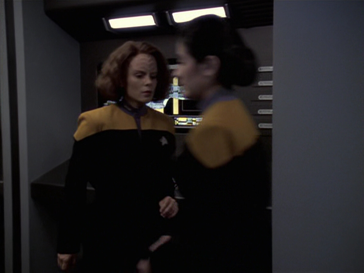 extant_StarTrek_VOY_6x18-AshesToAshes_01646.jpg
