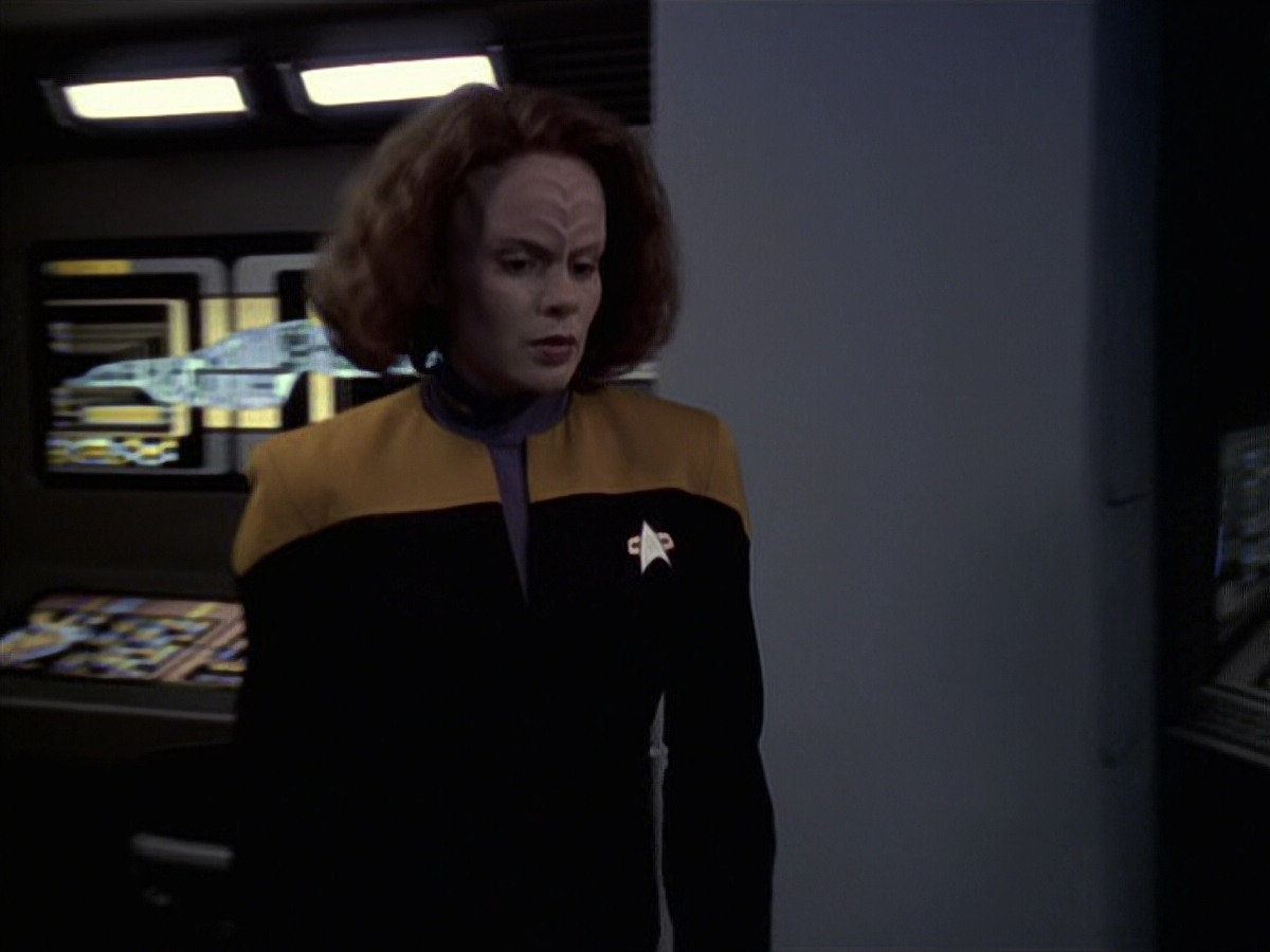 extant_StarTrek_VOY_6x18-AshesToAshes_01647.jpg