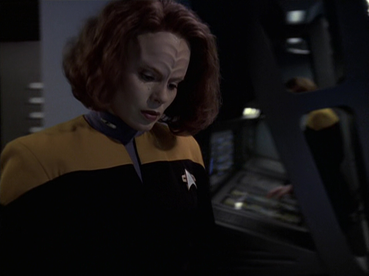 extant_StarTrek_VOY_6x18-AshesToAshes_01648.jpg