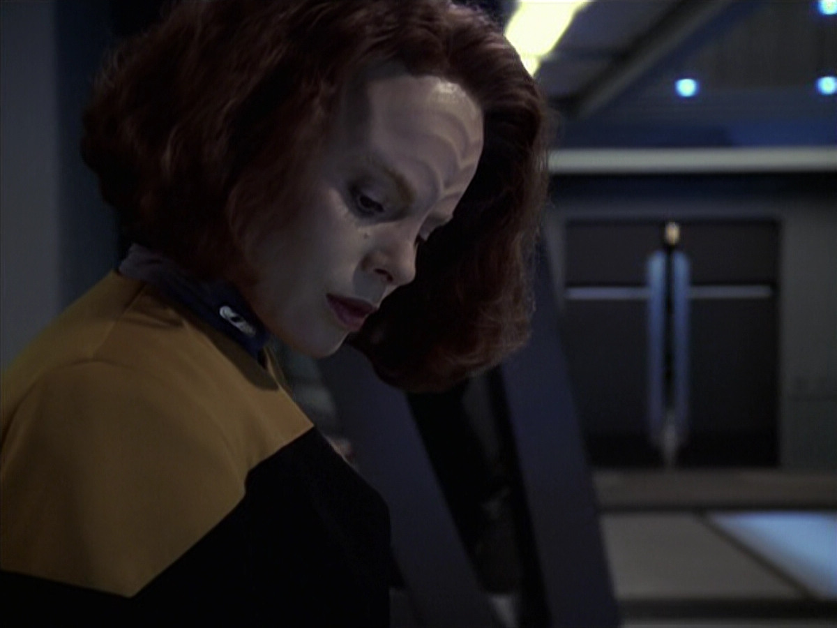 extant_StarTrek_VOY_6x18-AshesToAshes_01649.jpg