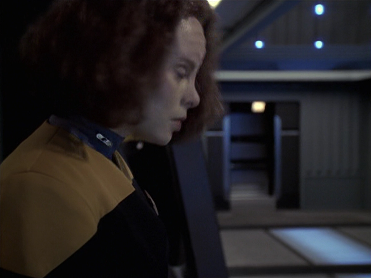 extant_StarTrek_VOY_6x18-AshesToAshes_01650.jpg