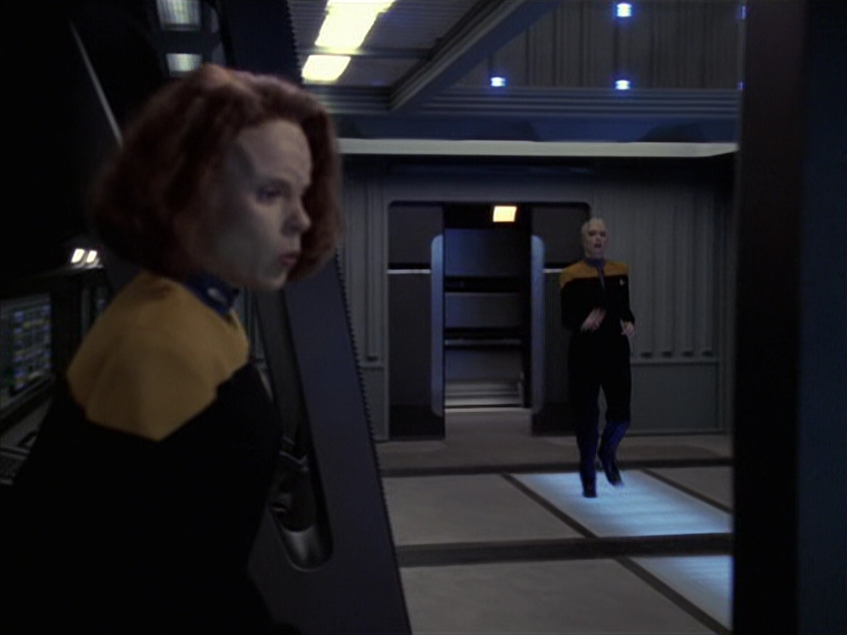 extant_StarTrek_VOY_6x18-AshesToAshes_01653.jpg