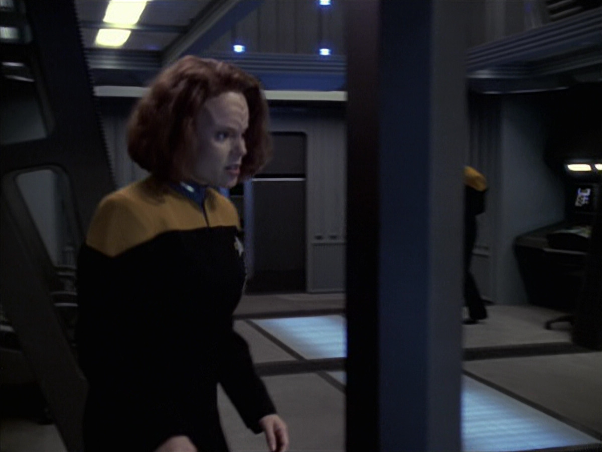 extant_StarTrek_VOY_6x18-AshesToAshes_01654.jpg