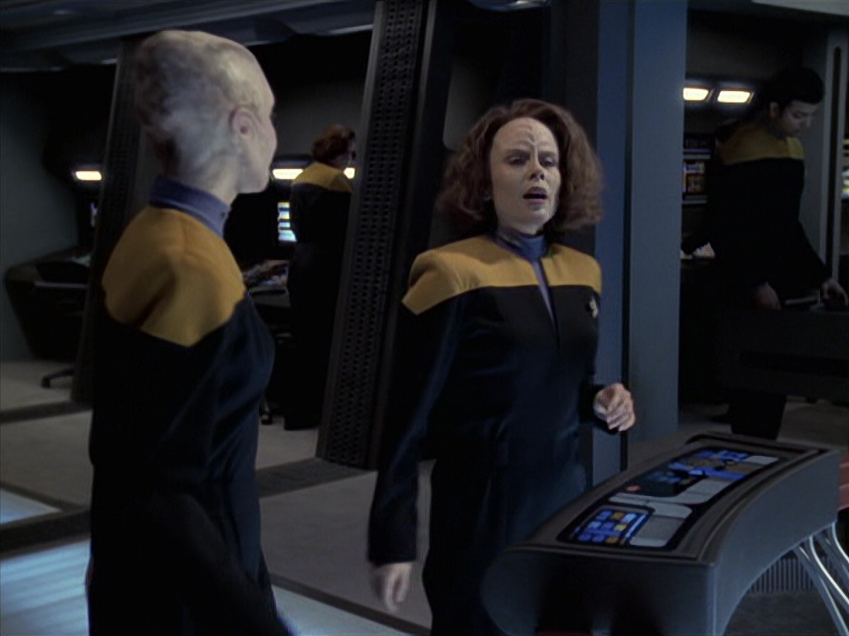 extant_StarTrek_VOY_6x18-AshesToAshes_01660.jpg