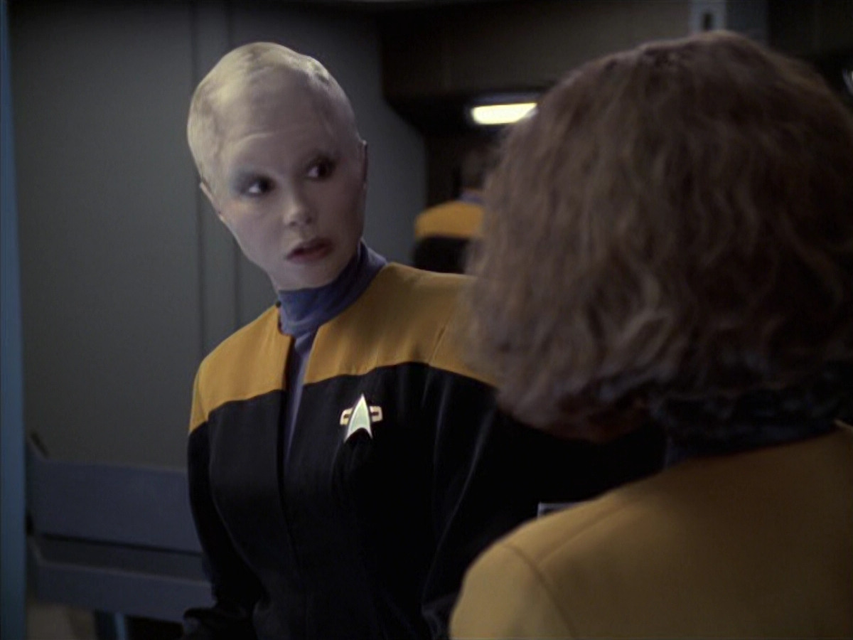extant_StarTrek_VOY_6x18-AshesToAshes_01679.jpg