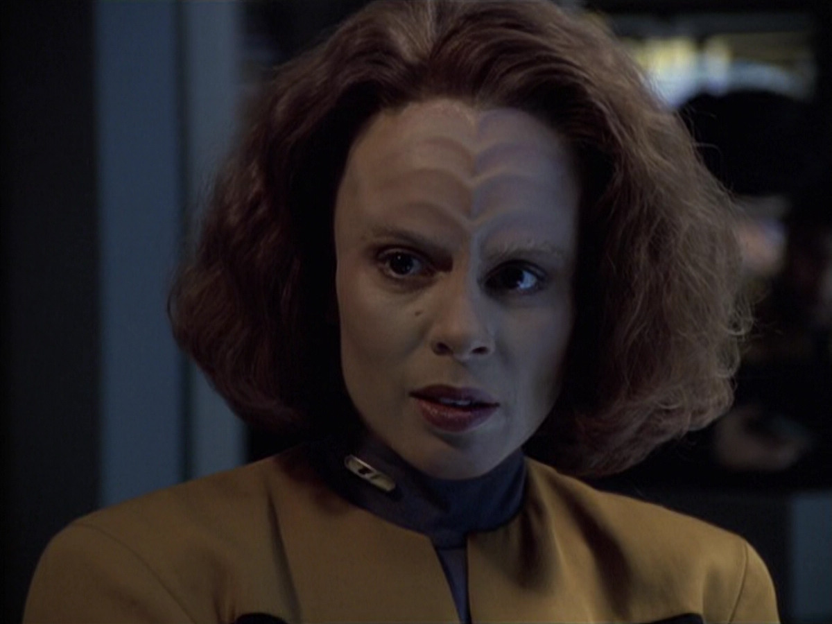 extant_StarTrek_VOY_6x18-AshesToAshes_01687.jpg
