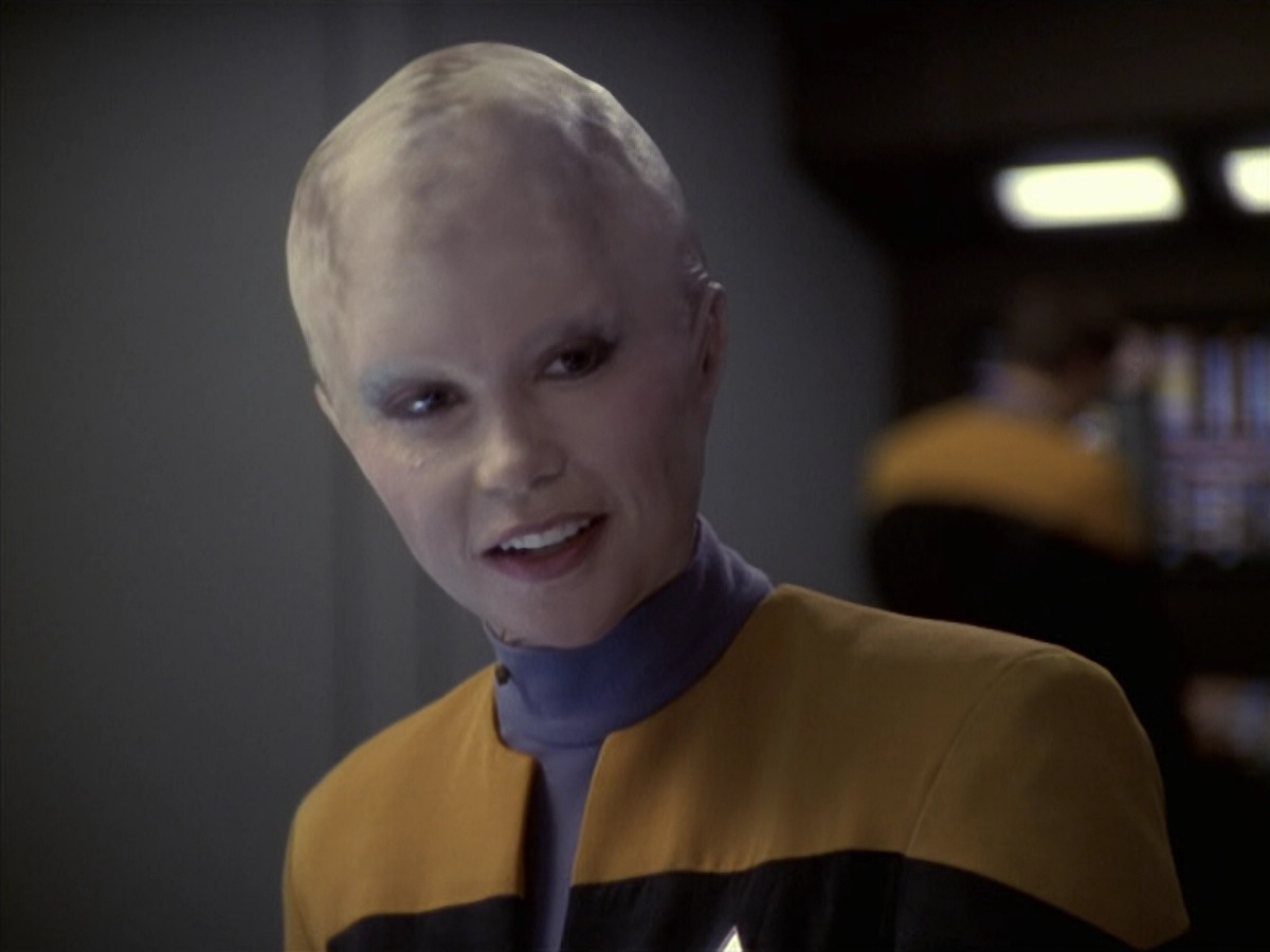 extant_StarTrek_VOY_6x18-AshesToAshes_01690.jpg