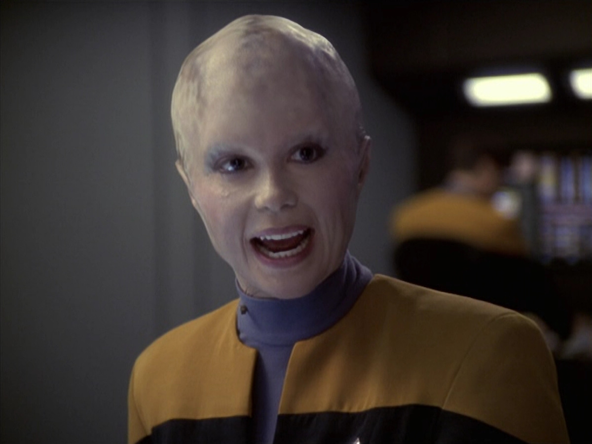 extant_StarTrek_VOY_6x18-AshesToAshes_01693.jpg