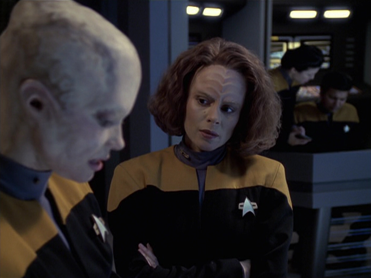 extant_StarTrek_VOY_6x18-AshesToAshes_01704.jpg