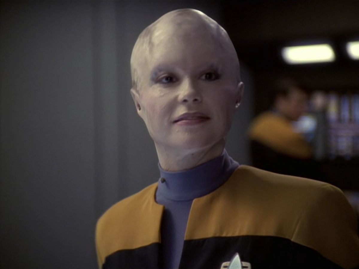 extant_StarTrek_VOY_6x18-AshesToAshes_01708.jpg
