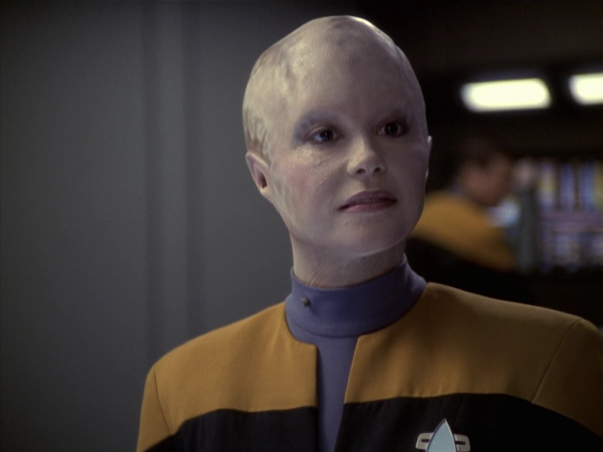 extant_StarTrek_VOY_6x18-AshesToAshes_01712.jpg
