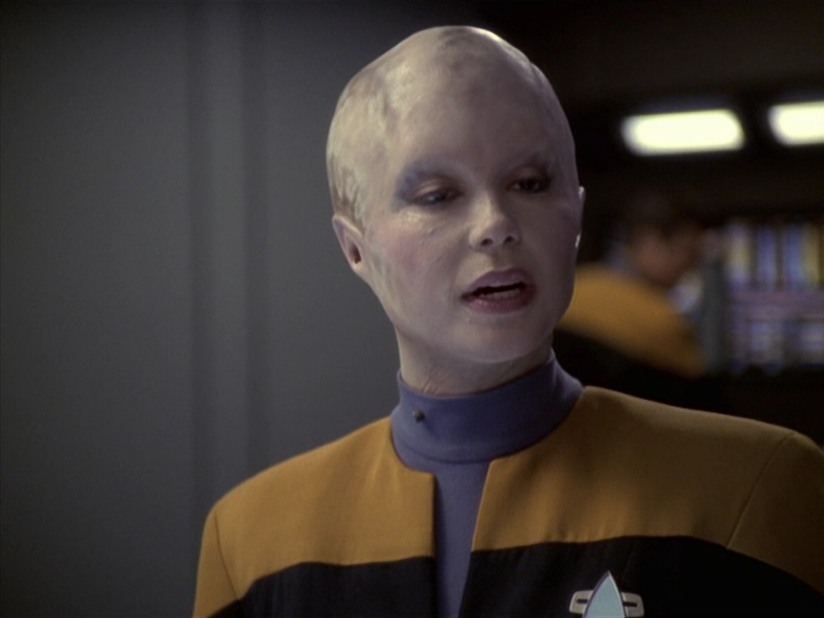 extant_StarTrek_VOY_6x18-AshesToAshes_01713.jpg