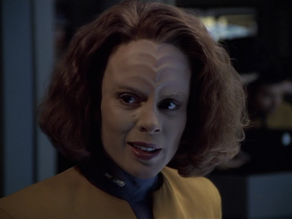 extant_StarTrek_VOY_6x18-AshesToAshes_01717.jpg