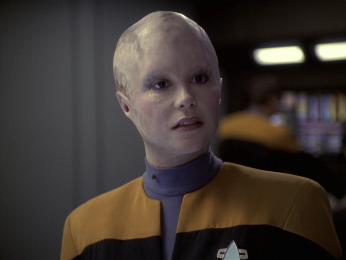 extant_StarTrek_VOY_6x18-AshesToAshes_01718.jpg