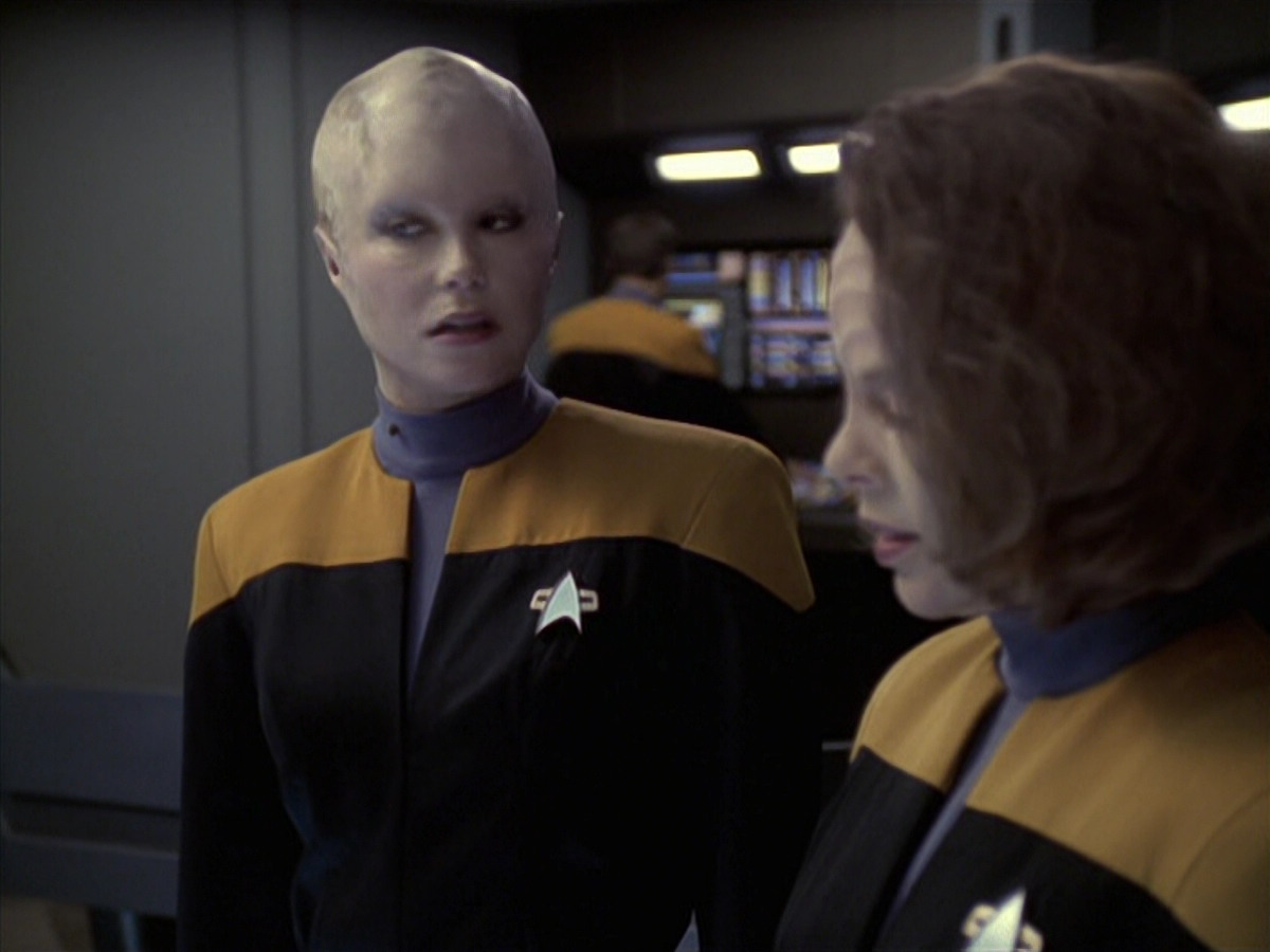 extant_StarTrek_VOY_6x18-AshesToAshes_01723.jpg