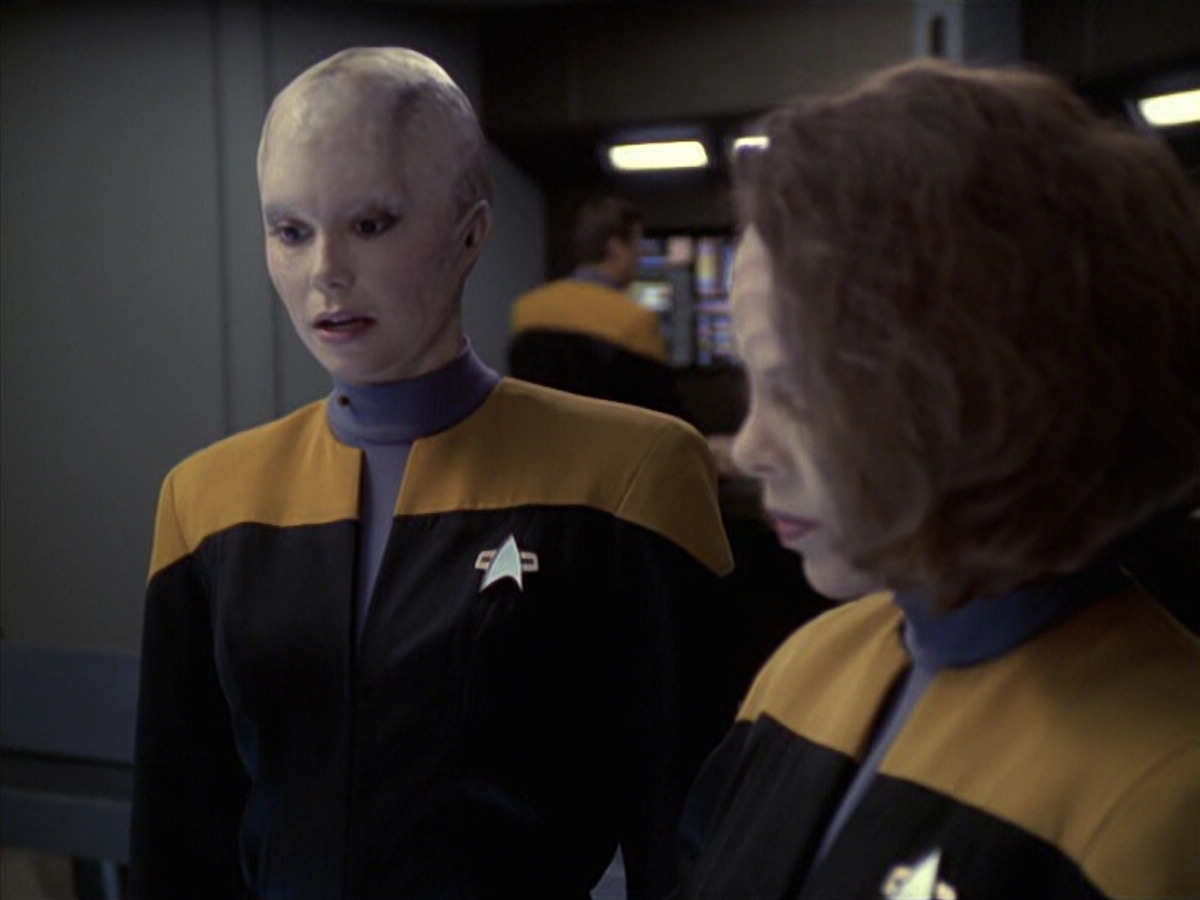 extant_StarTrek_VOY_6x18-AshesToAshes_01727.jpg