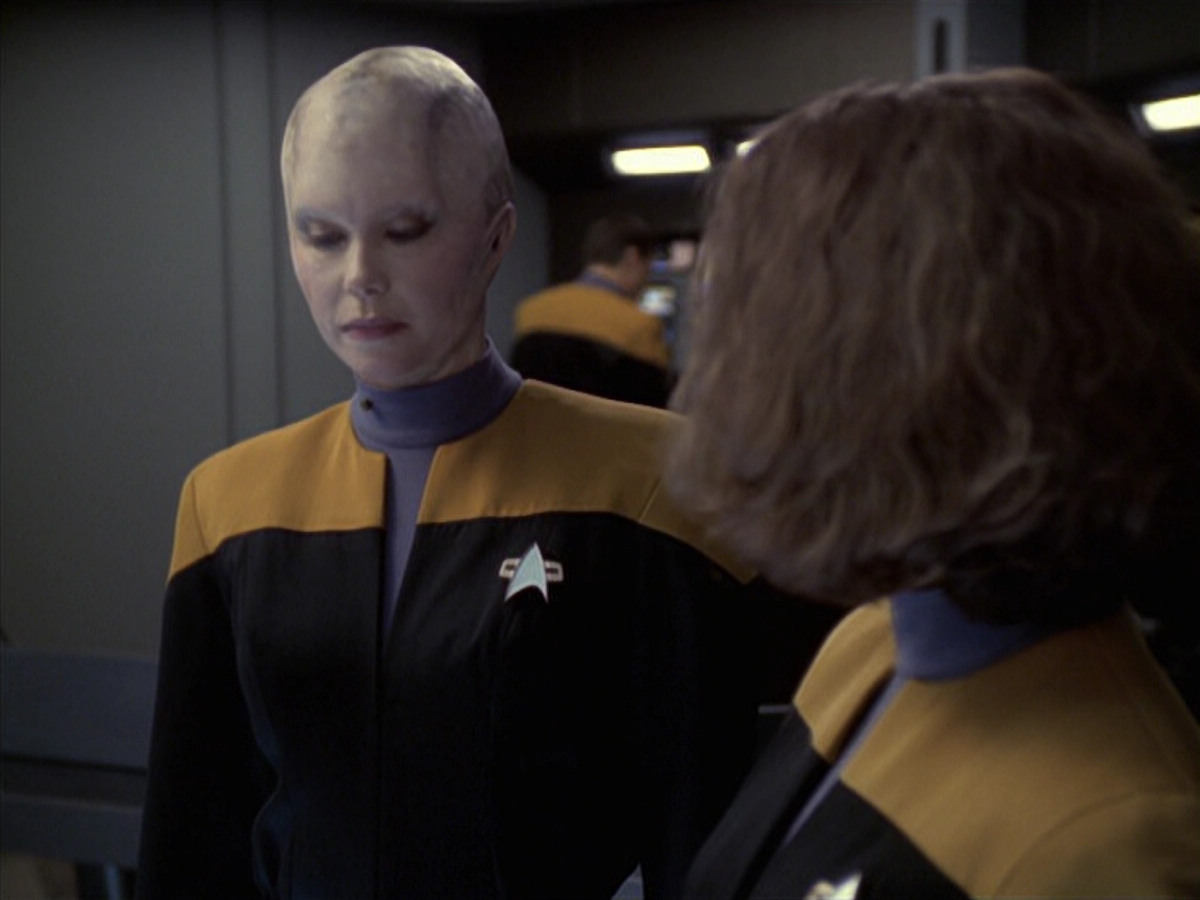 extant_StarTrek_VOY_6x18-AshesToAshes_01740.jpg