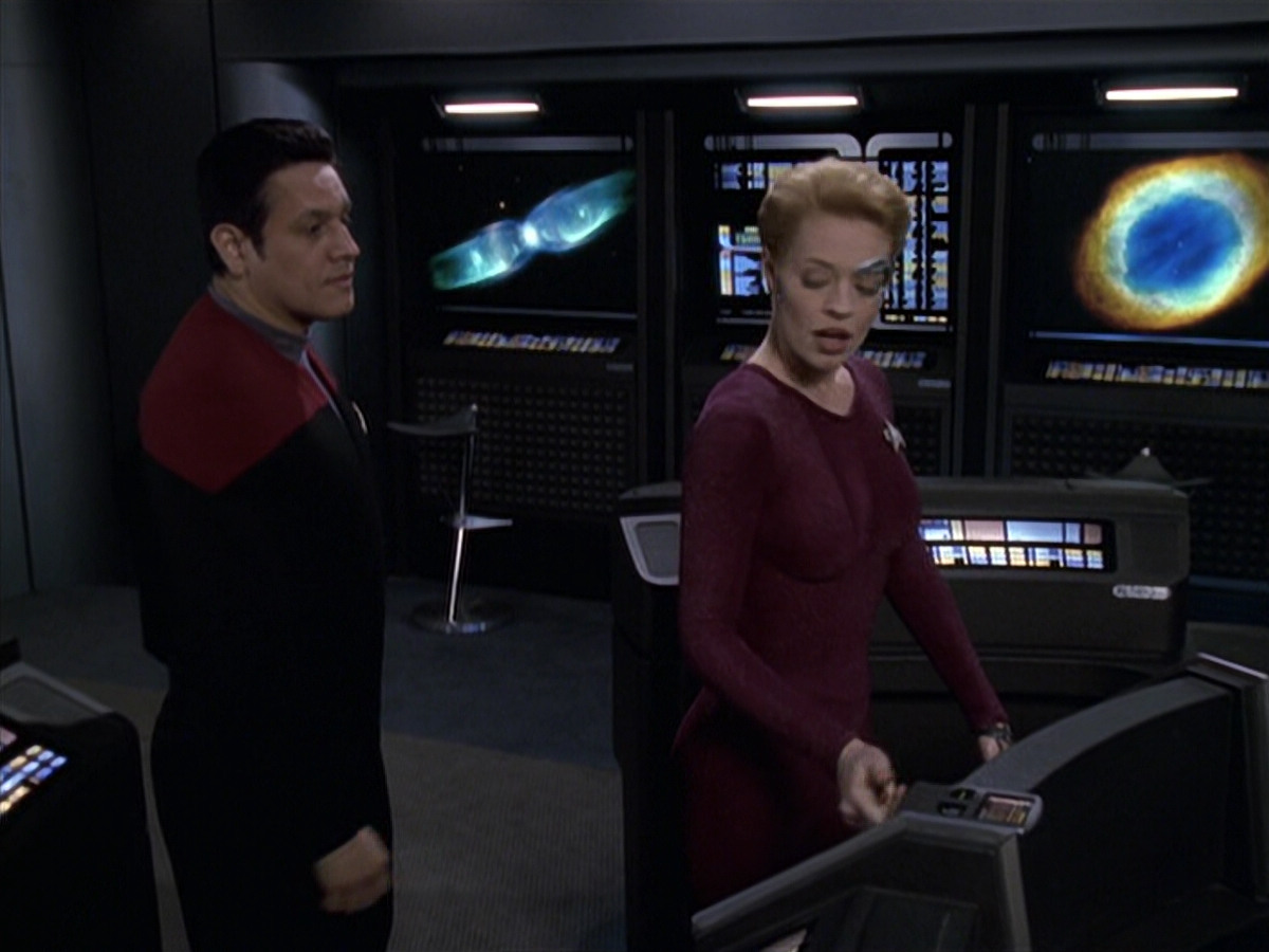 extant_StarTrek_VOY_6x18-AshesToAshes_01776.jpg