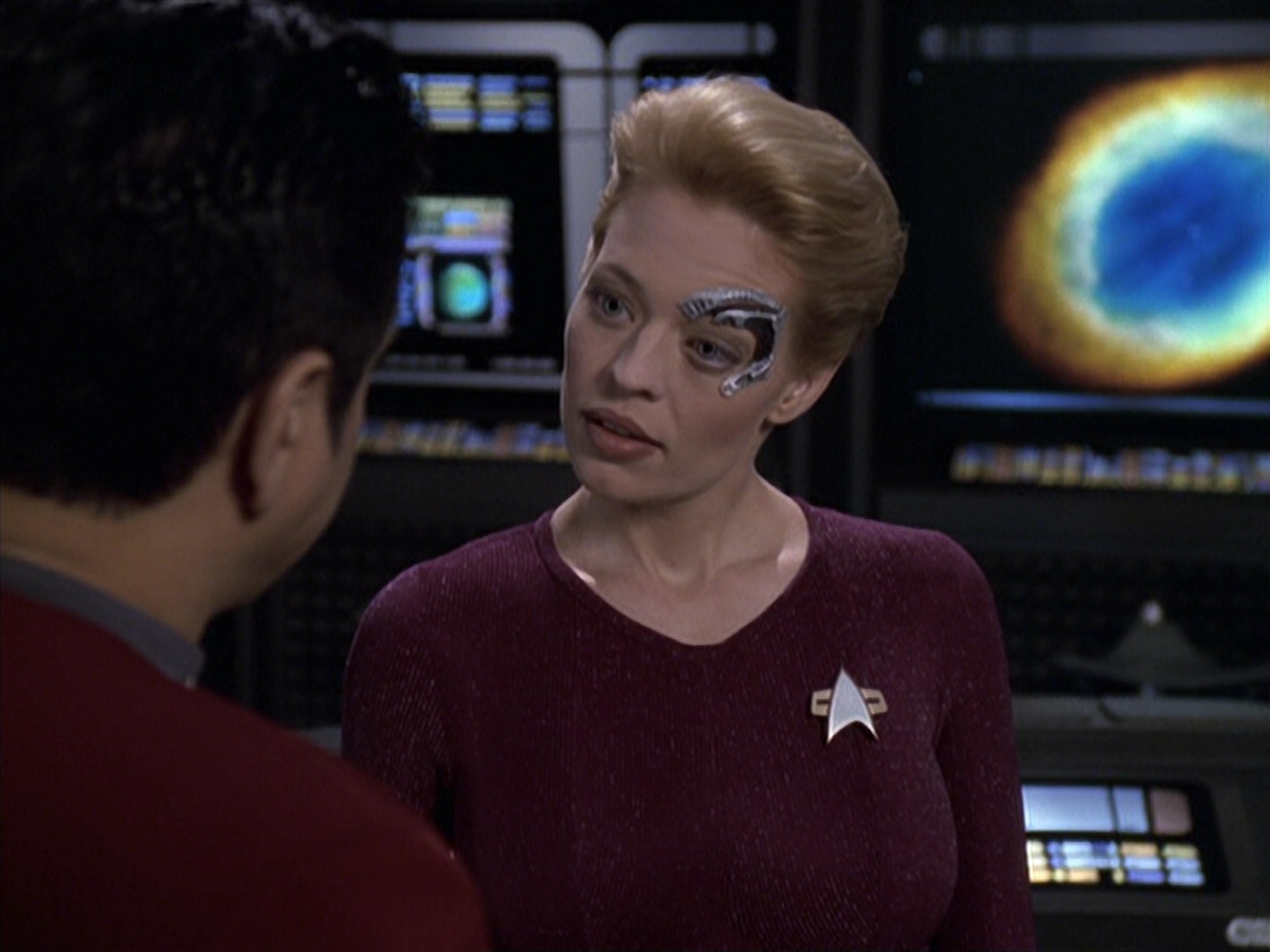 extant_StarTrek_VOY_6x18-AshesToAshes_01798.jpg