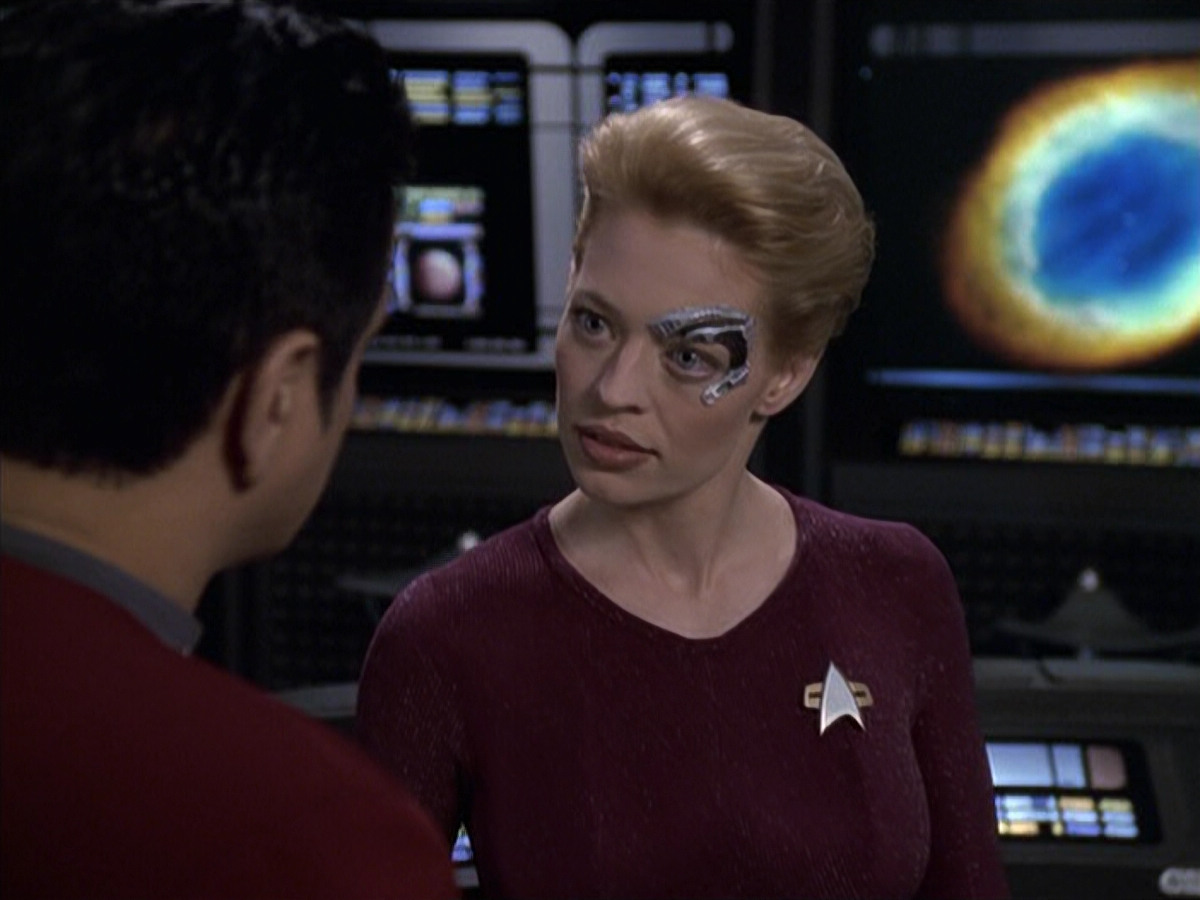 extant_StarTrek_VOY_6x18-AshesToAshes_01803.jpg