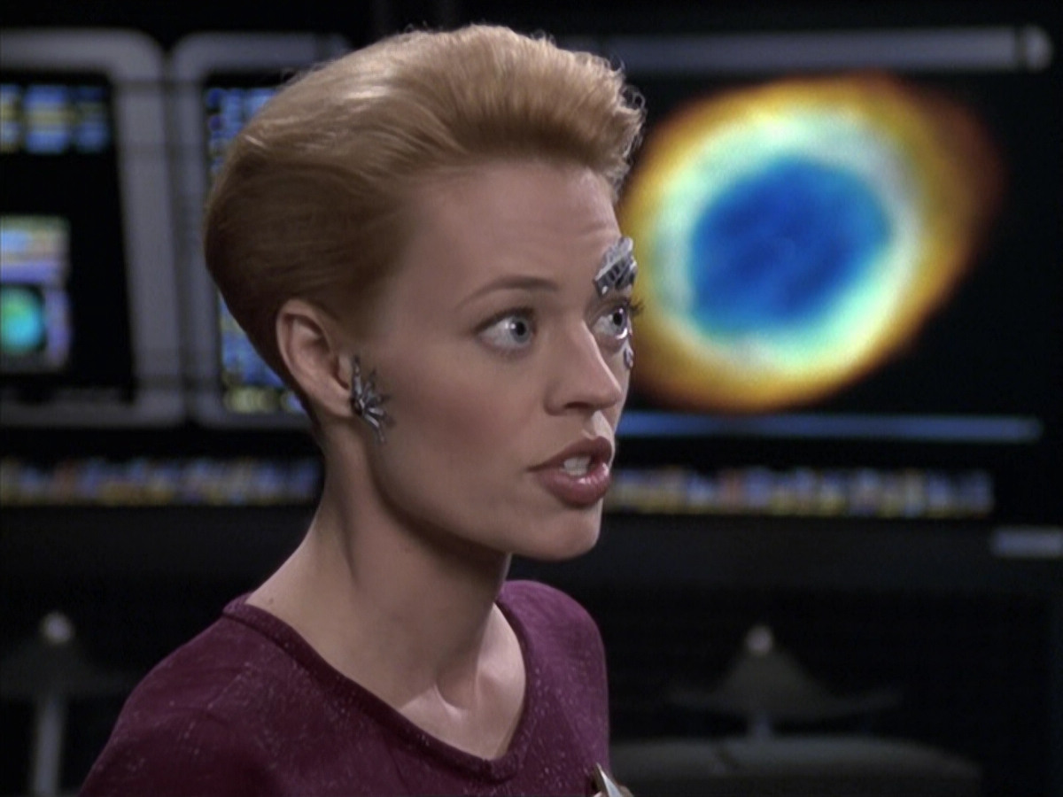 extant_StarTrek_VOY_6x18-AshesToAshes_01827.jpg