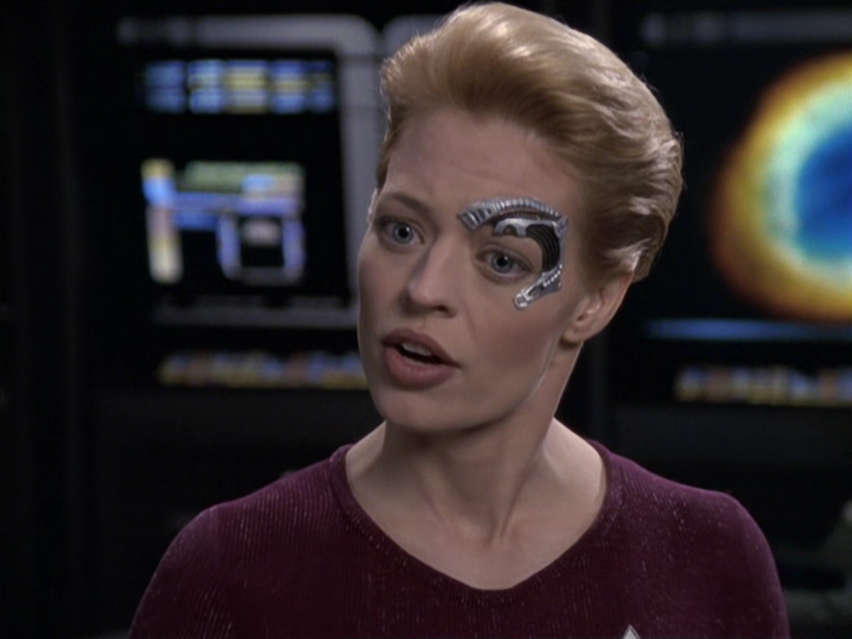 extant_StarTrek_VOY_6x18-AshesToAshes_01850.jpg