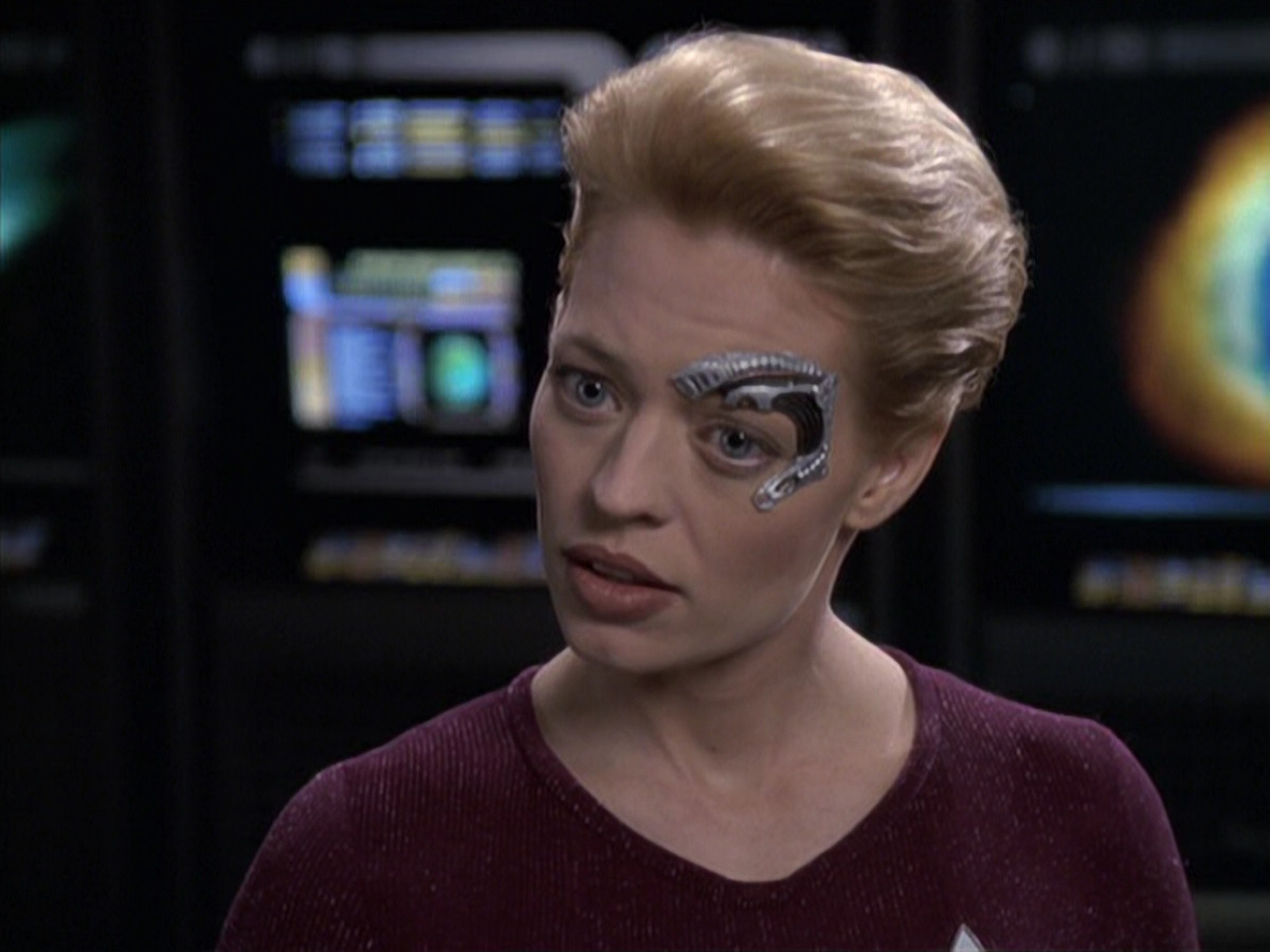 extant_StarTrek_VOY_6x18-AshesToAshes_01859.jpg