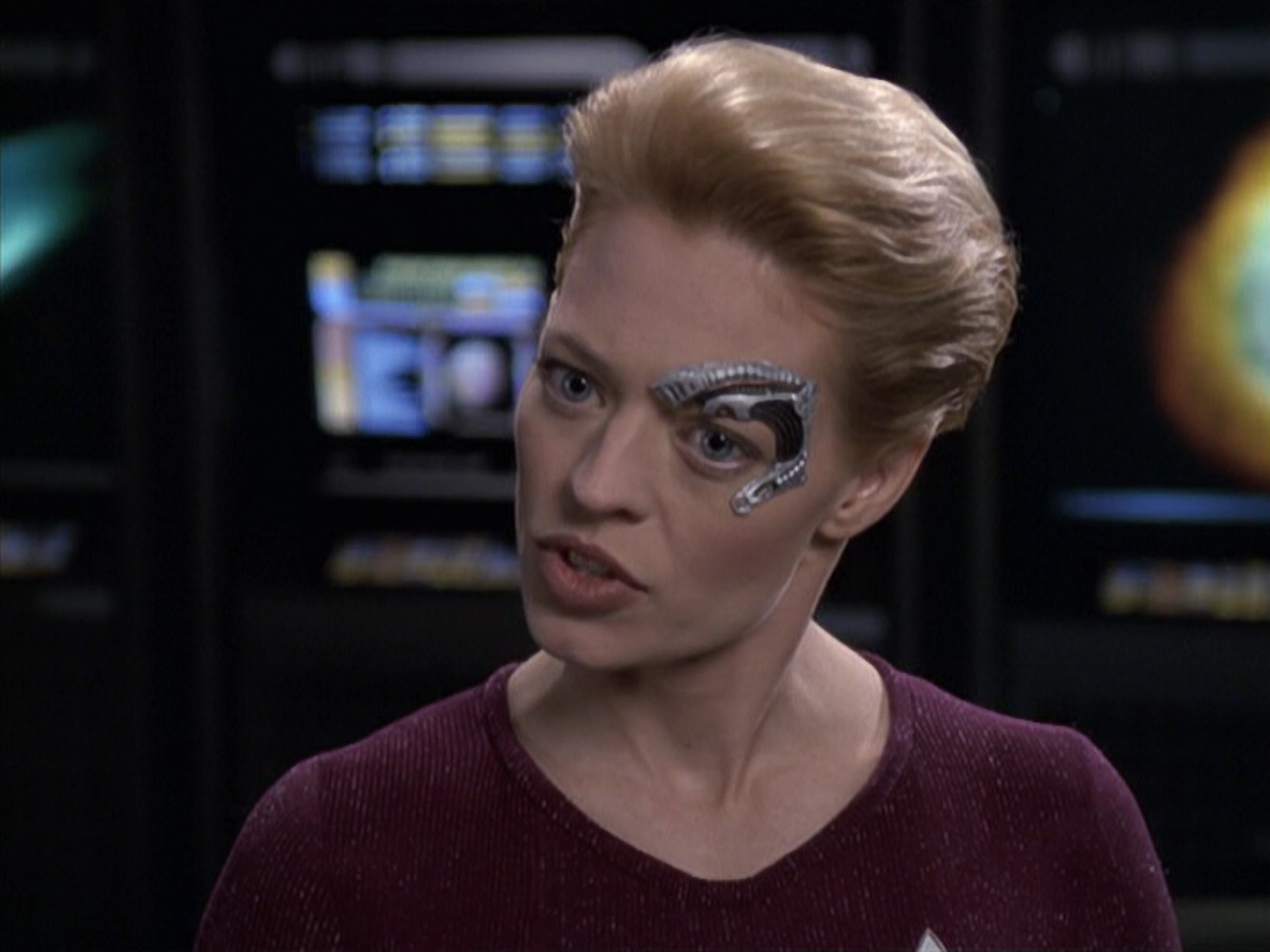 extant_StarTrek_VOY_6x18-AshesToAshes_01872.jpg
