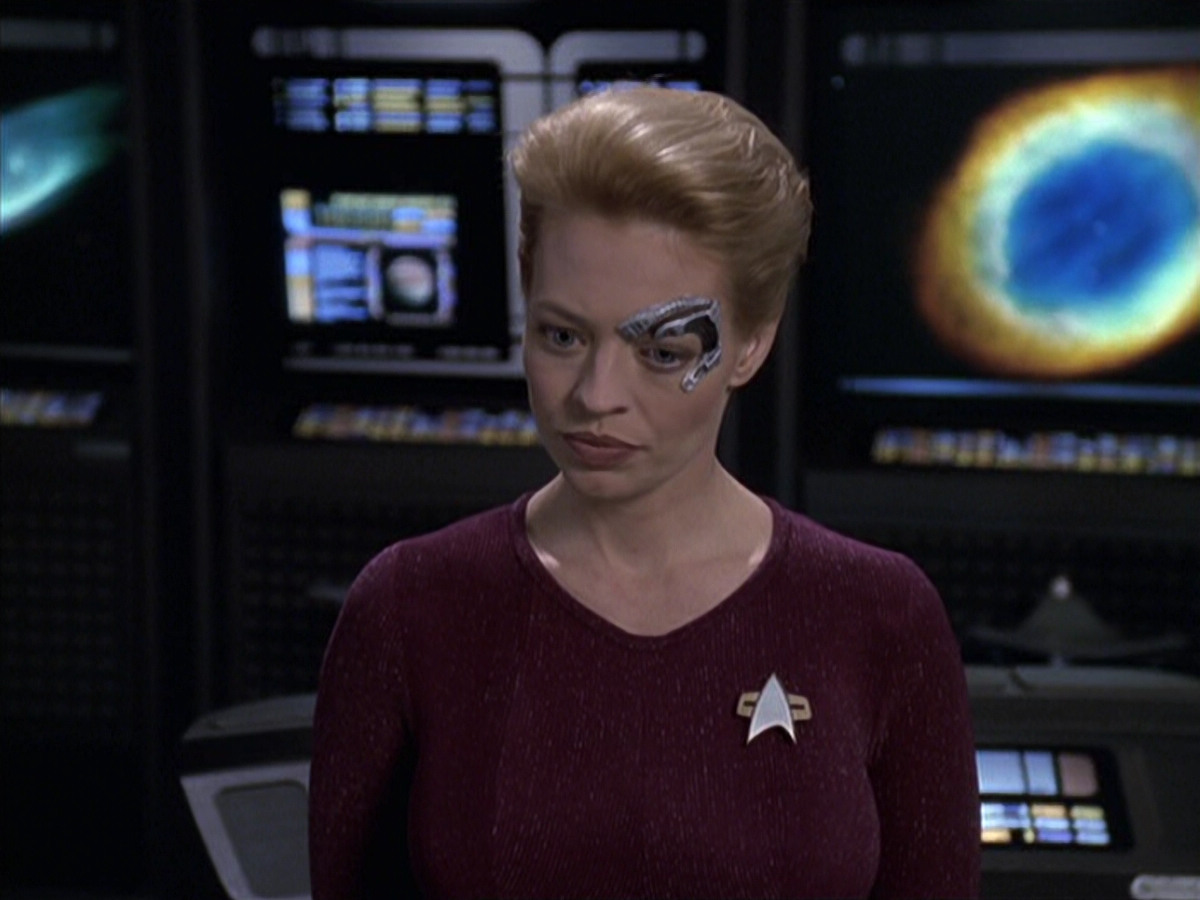 extant_StarTrek_VOY_6x18-AshesToAshes_01900.jpg