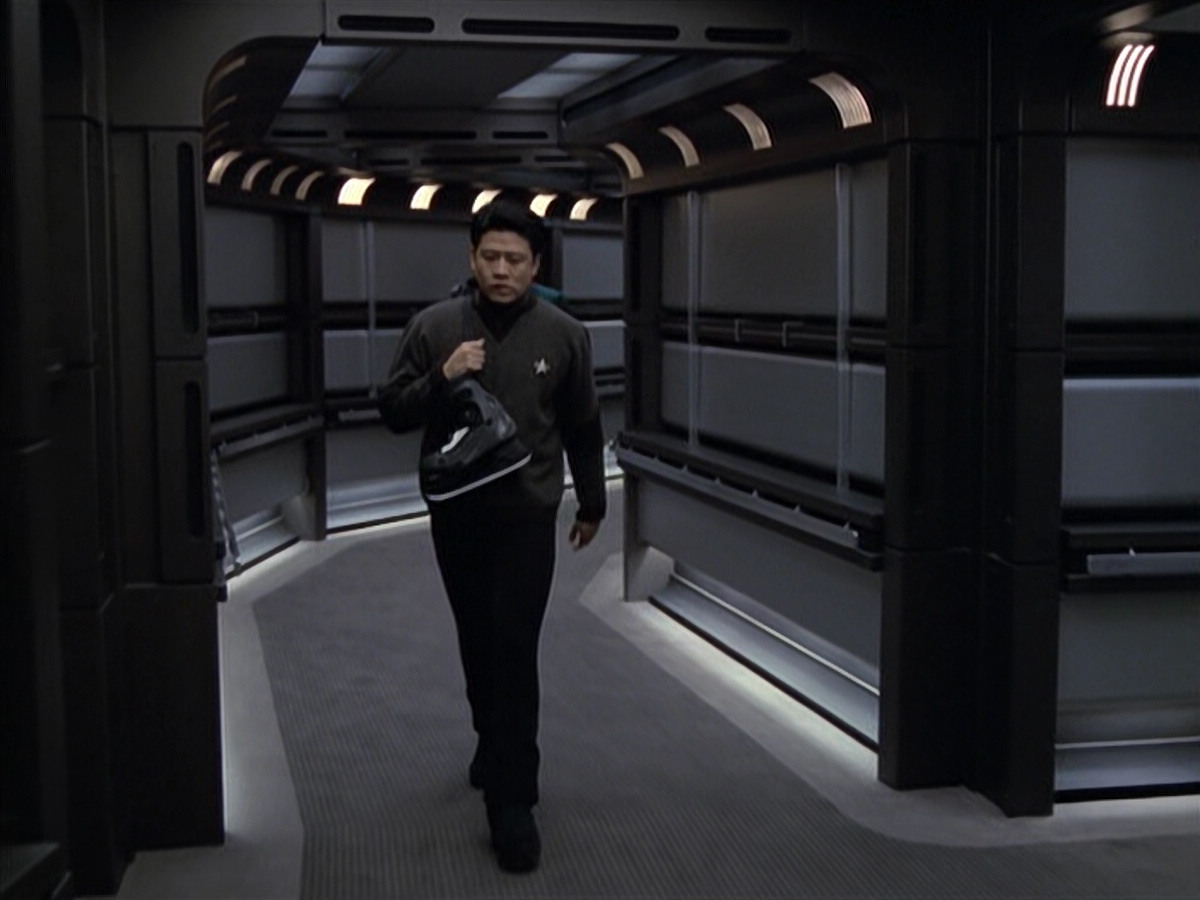 extant_StarTrek_VOY_6x18-AshesToAshes_01904.jpg