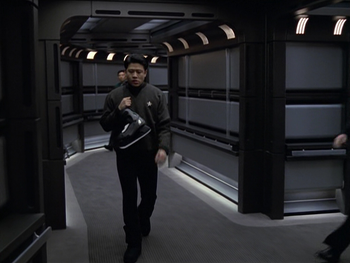 extant_StarTrek_VOY_6x18-AshesToAshes_01905.jpg