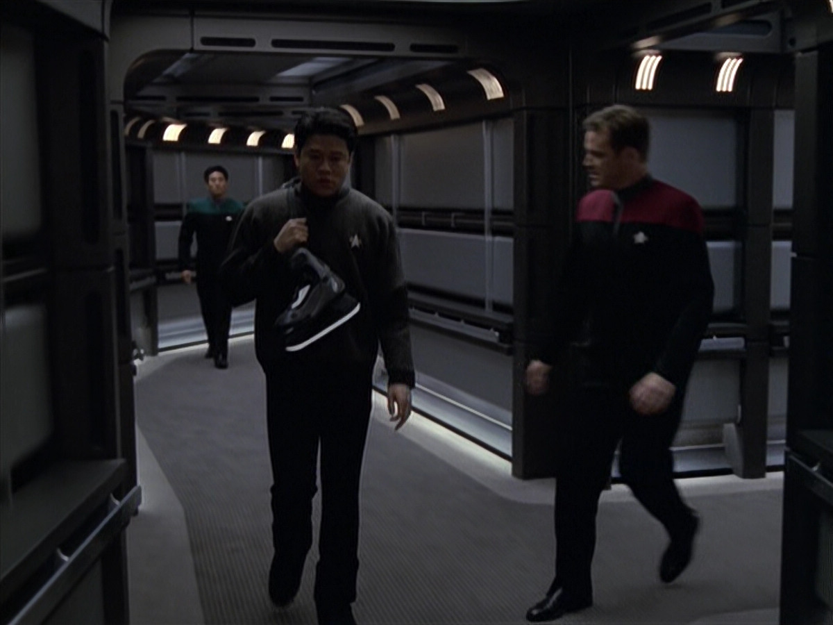 extant_StarTrek_VOY_6x18-AshesToAshes_01906.jpg