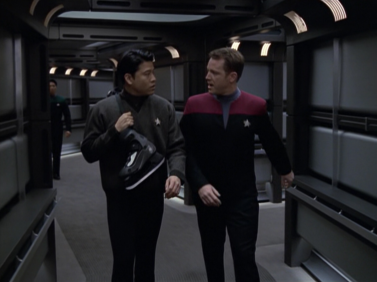 extant_StarTrek_VOY_6x18-AshesToAshes_01908.jpg