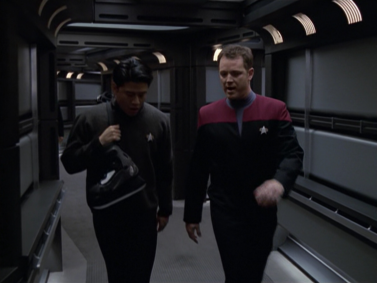 extant_StarTrek_VOY_6x18-AshesToAshes_01909.jpg