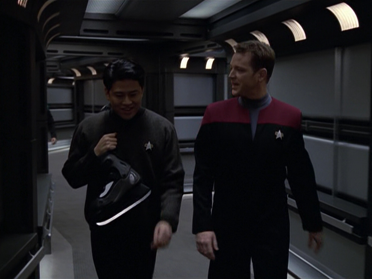 extant_StarTrek_VOY_6x18-AshesToAshes_01910.jpg