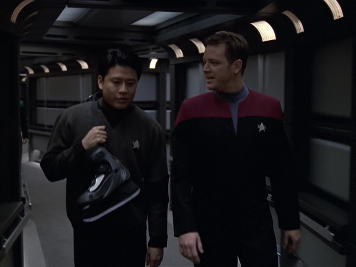 extant_StarTrek_VOY_6x18-AshesToAshes_01911.jpg