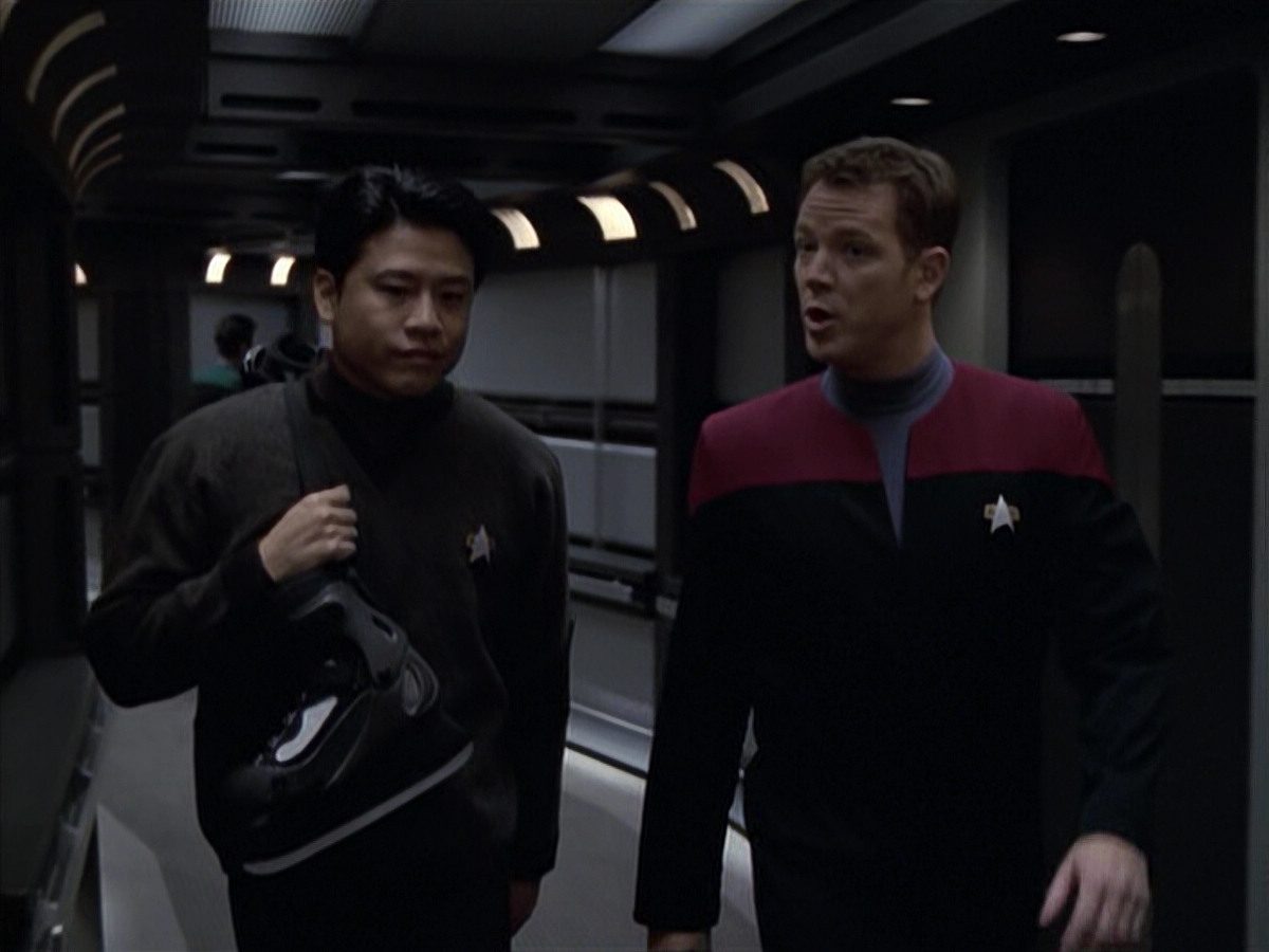 extant_StarTrek_VOY_6x18-AshesToAshes_01914.jpg