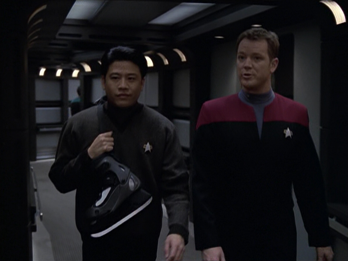 extant_StarTrek_VOY_6x18-AshesToAshes_01915.jpg
