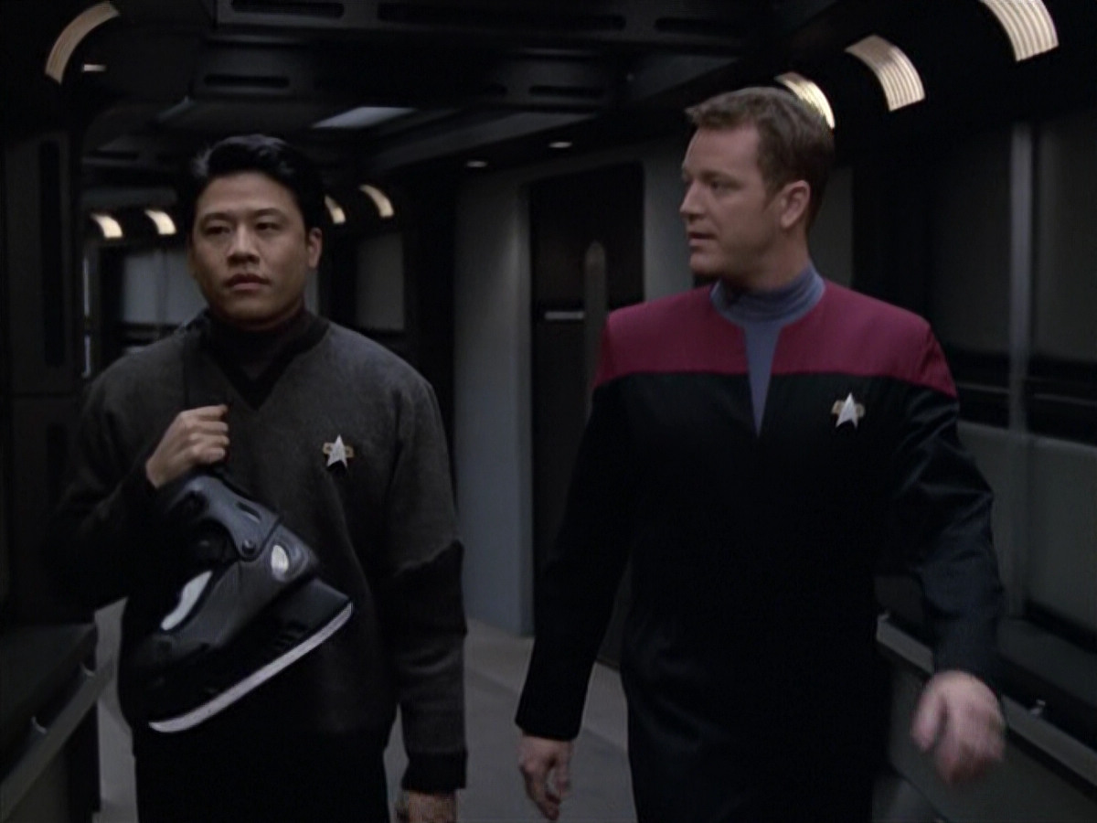 extant_StarTrek_VOY_6x18-AshesToAshes_01917.jpg