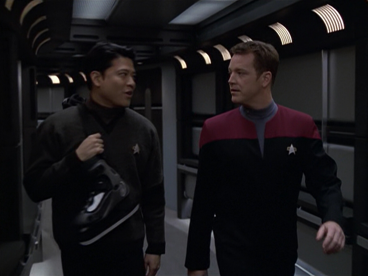 extant_StarTrek_VOY_6x18-AshesToAshes_01919.jpg