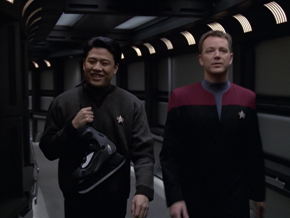extant_StarTrek_VOY_6x18-AshesToAshes_01920.jpg